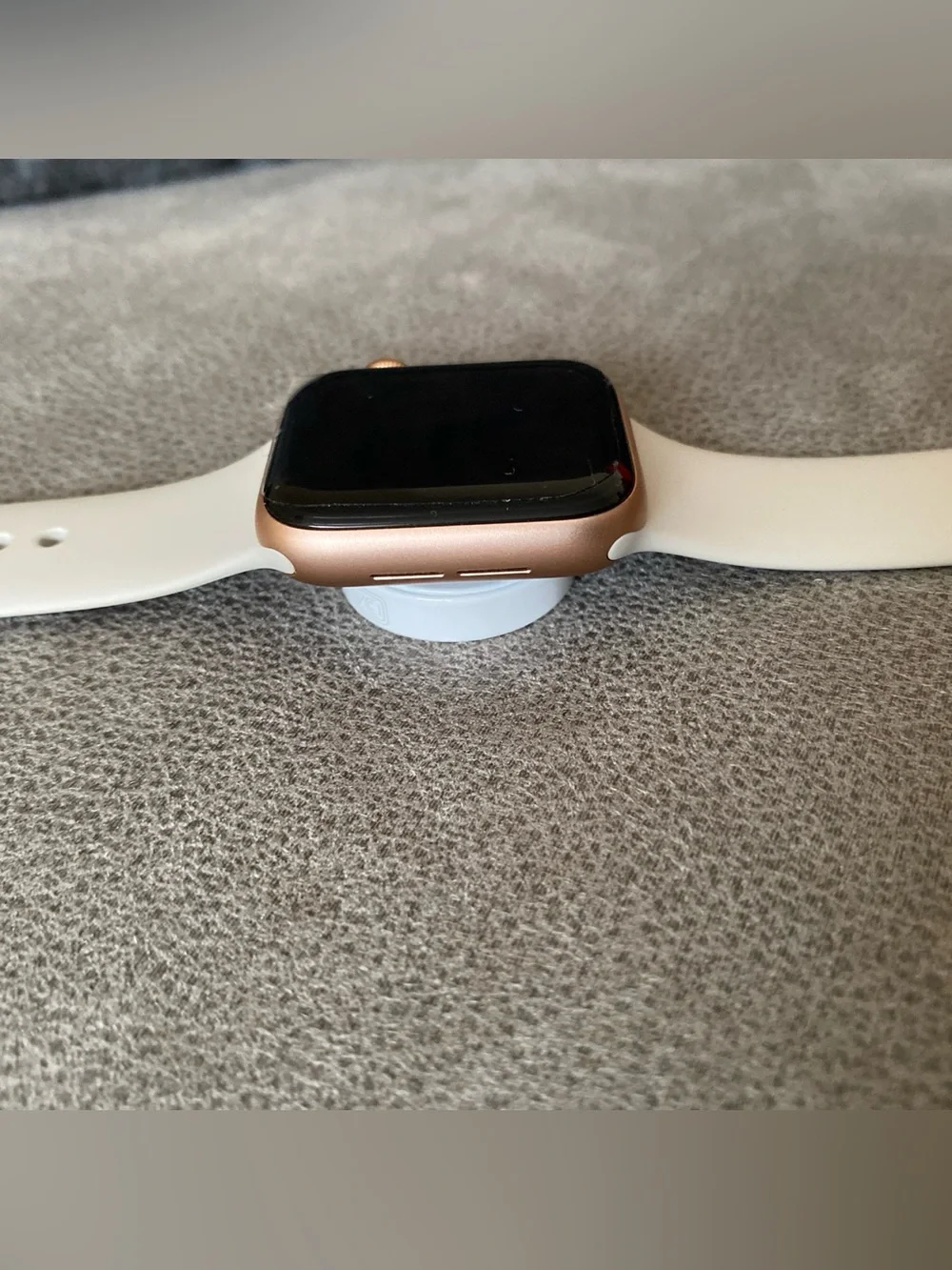 Apple Rose Gold Smartwatch SE first gen.